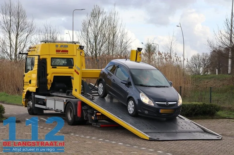 Massale verkeerscontrole bij Piet Klerkx: Politie, Douane en Belastingdienst slaan handen ineen 9 Massale verkeerscontrole bij Piet Klerkx: Politie, Douane en Belastingdienst slaan handen ineen 112 De Langstraat