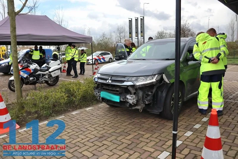 Massale verkeerscontrole bij Piet Klerkx: Politie, Douane en Belastingdienst slaan handen ineen 10 Massale verkeerscontrole bij Piet Klerkx: Politie, Douane en Belastingdienst slaan handen ineen 112 De Langstraat