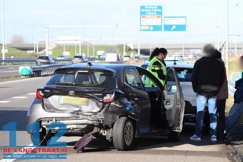 Dagje Efteling eindigt in ravage op A59: Drie auto's betrokken bij kettingbotsing 112 De Langstraat