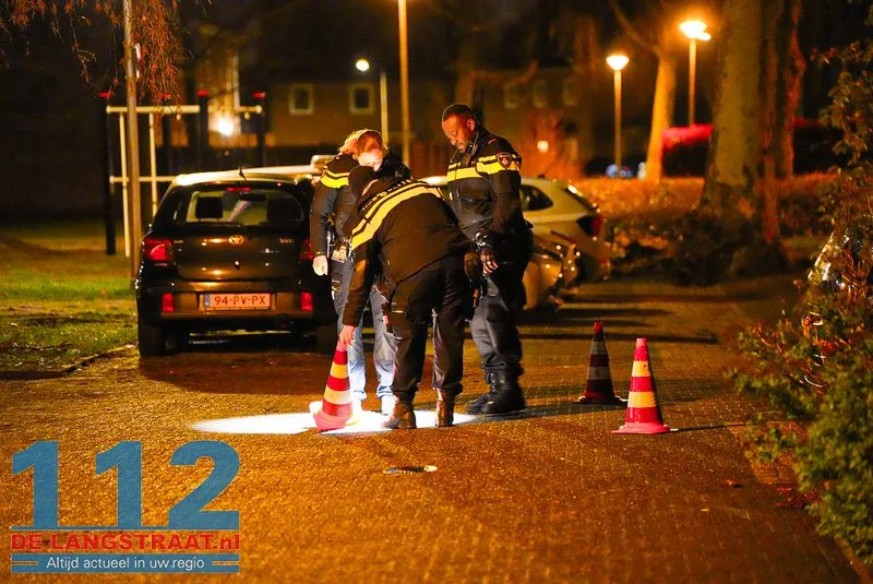 Woning onder vuur genomen: kogelgaten in gevel en voordeur Drunen 12 Woning onder vuur genomen: kogelgaten in gevel en voordeur Drunen 112 De Langstraat