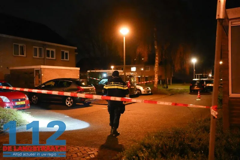 Woning onder vuur genomen: kogelgaten in gevel en voordeur Drunen 13 Woning onder vuur genomen: kogelgaten in gevel en voordeur Drunen 112 De Langstraat