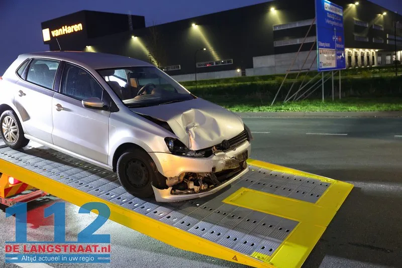 Spitsverkeer Haven 7 loopt vast na aanrijding tussen vrachtwagen en auto op Midden-Brabantweg 112 De Langstraat