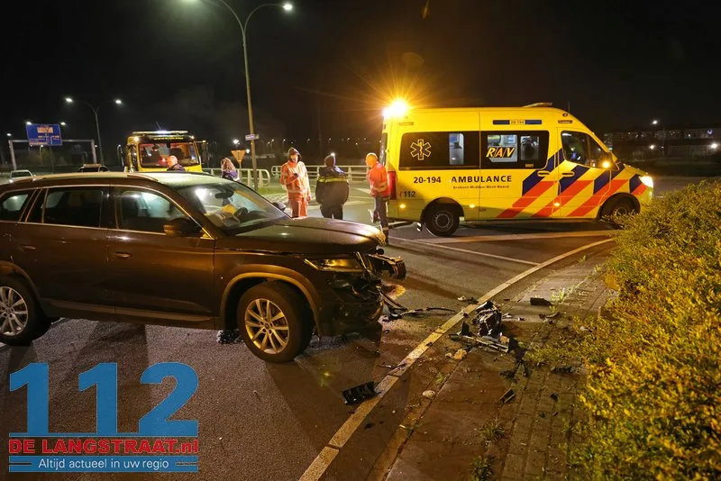 Auto ramt betonblokken op rotonde Noorder Allee: Bestuurder ziet rotonde over het hoofd 9 Auto ramt betonblokken op rotonde Noorder Allee: Bestuurder ziet rotonde over het hoofd 112 De Langstraat