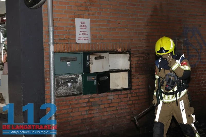 Overslaande containerbrand op Bloemenoordplein: Bewoners gewekt door sirenes 112 De Langstraat