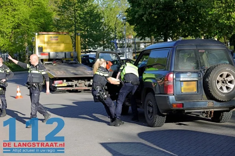 Politiecontrole escaleert volledig: Pepperspray ingezet bij aanhouding agressieve vrouw Waalwijk 112 De Langstraat