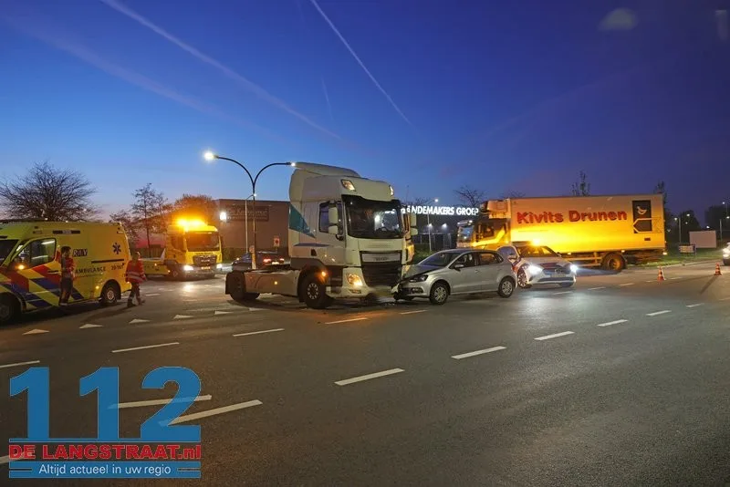 Spitsverkeer Haven 7 loopt vast na aanrijding tussen vrachtwagen en auto op Midden-Brabantweg 112 De Langstraat