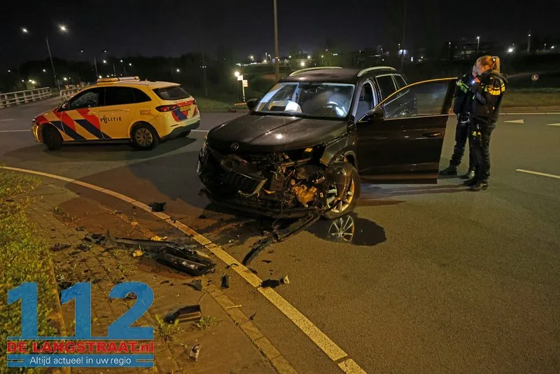 Auto ramt betonblokken op rotonde Noorder Allee: Bestuurder ziet rotonde over het hoofd 7 Auto ramt betonblokken op rotonde Noorder Allee: Bestuurder ziet rotonde over het hoofd 112 De Langstraat