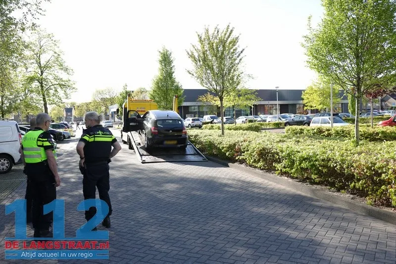 Politiecontrole escaleert volledig: Pepperspray ingezet bij aanhouding agressieve vrouw Waalwijk 112 De Langstraat