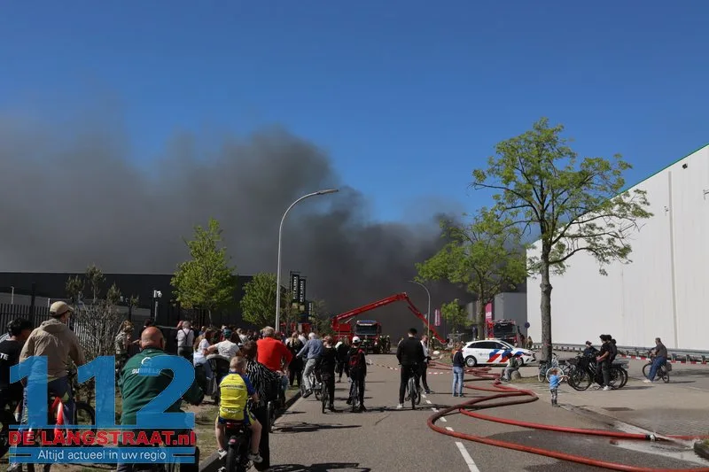 Ravage op woonboulevard Waalwijk pas na uren volledig zichtbaar: De schade is enorm 112 De Langstraat