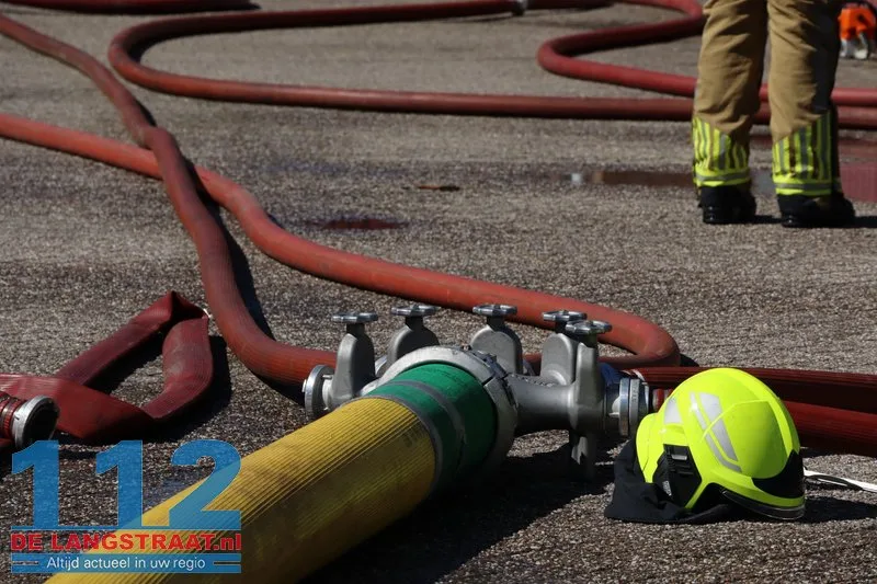 Zeer grote brand in Kwantum in Waalwijk, vlammen uit het dak 112 De Langstraat