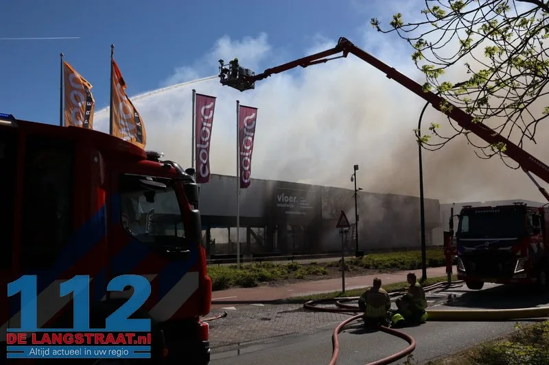 Ravage op woonboulevard Waalwijk pas na uren volledig zichtbaar: De schade is enorm 112 De Langstraat