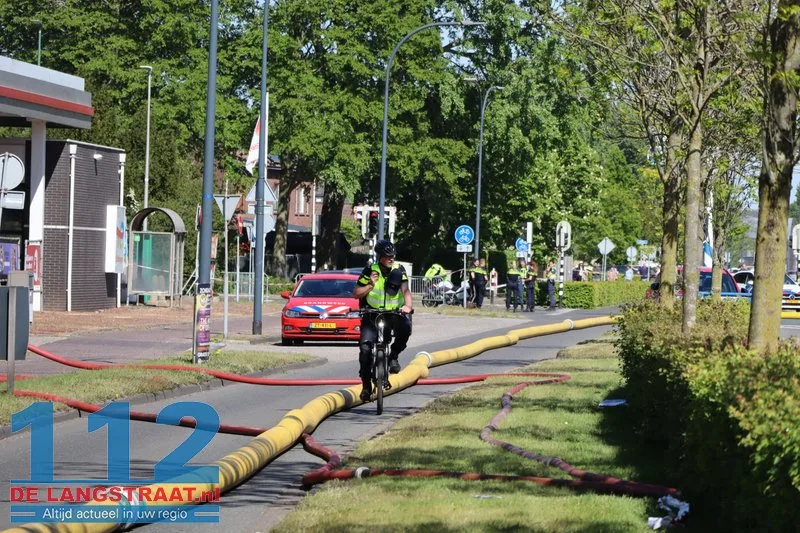 Zeer grote brand in Kwantum in Waalwijk, vlammen uit het dak 112 De Langstraat