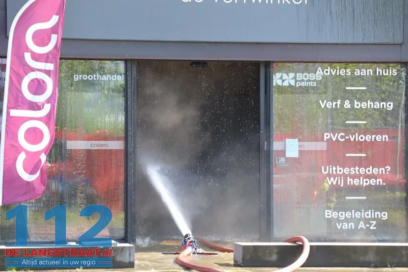 Zeer grote brand in Kwantum in Waalwijk, vlammen uit het dak 112 De Langstraat