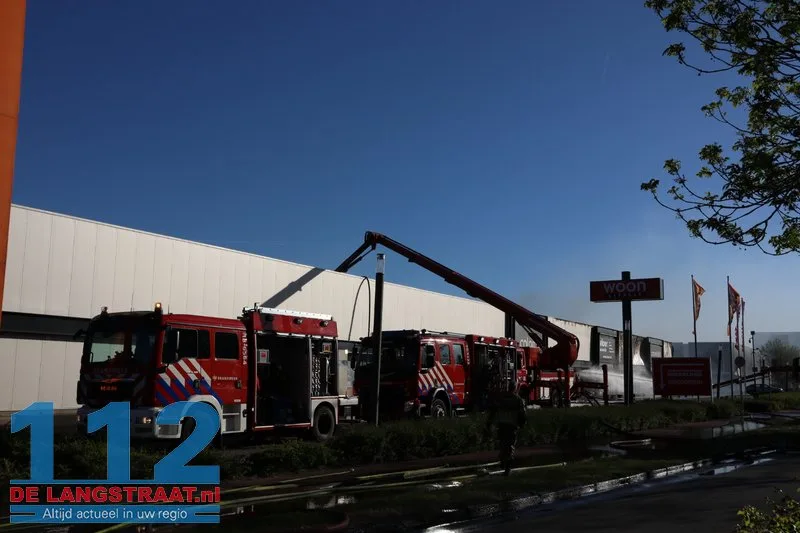 Ravage op woonboulevard Waalwijk pas na uren volledig zichtbaar: De schade is enorm 112 De Langstraat