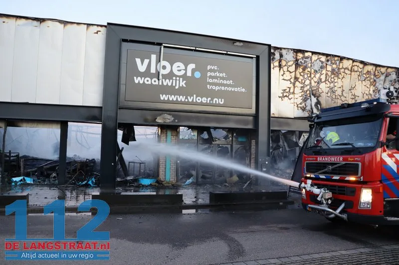 Ravage op woonboulevard Waalwijk pas na uren volledig zichtbaar: De schade is enorm 112 De Langstraat