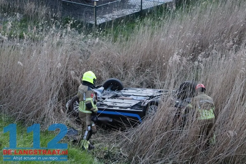 Zoekactie na crash deelauto in sloot aan Weteringweg: Bestuurder spoorloos 112 De Langstraat