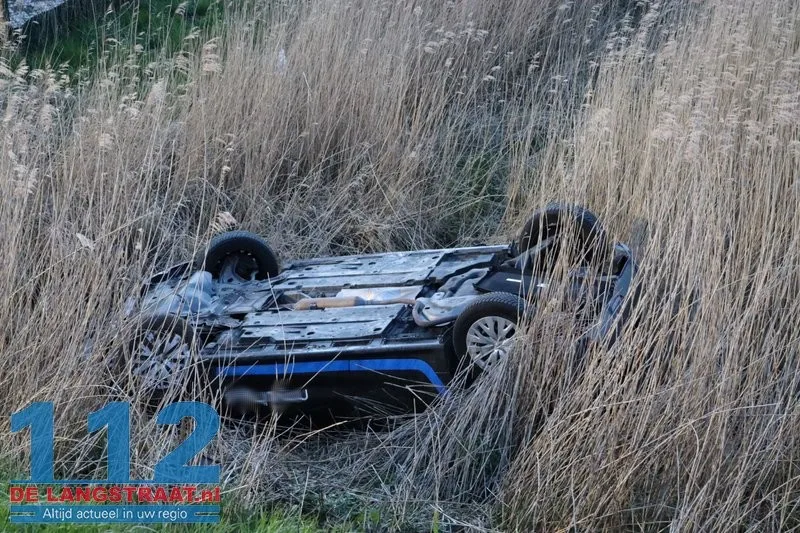 Zoekactie na crash deelauto in sloot aan Weteringweg: Bestuurder spoorloos 112 De Langstraat
