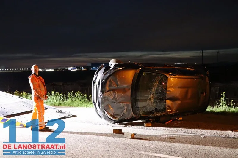Zoekactie na crash deelauto in sloot aan Weteringweg: Bestuurder spoorloos 112 De Langstraat