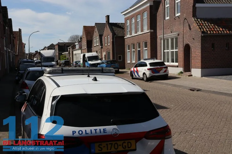 Politie-inval op Tweede Paasdag: Vijf aanhoudingen bij drugsvangst in Grotestraat 1 Politie-inval op Tweede Paasdag: Vijf aanhoudingen bij drugsvangst in Grotestraat 112 De Langstraat