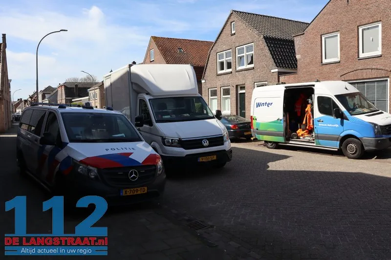 Politie-inval op Tweede Paasdag: Vijf aanhoudingen bij drugsvangst in Grotestraat 2 Politie-inval op Tweede Paasdag: Vijf aanhoudingen bij drugsvangst in Grotestraat 112 De Langstraat