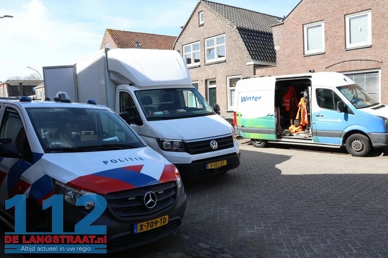 Politie-inval op Tweede Paasdag: Vijf aanhoudingen bij drugsvangst in Grotestraat 3 Politie-inval op Tweede Paasdag: Vijf aanhoudingen bij drugsvangst in Grotestraat 112 De Langstraat