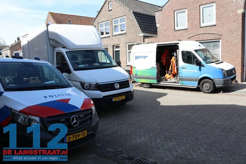 Politie-inval op Tweede Paasdag: Vijf aanhoudingen bij drugsvangst in Grotestraat 4 Politie-inval op Tweede Paasdag: Vijf aanhoudingen bij drugsvangst in Grotestraat 112 De Langstraat