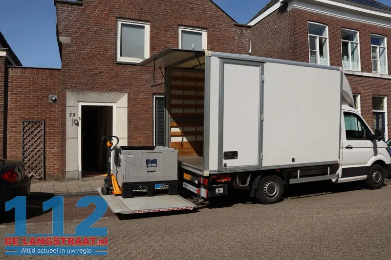 Politie-inval op Tweede Paasdag: Vijf aanhoudingen bij drugsvangst in Grotestraat 5 Politie-inval op Tweede Paasdag: Vijf aanhoudingen bij drugsvangst in Grotestraat 112 De Langstraat