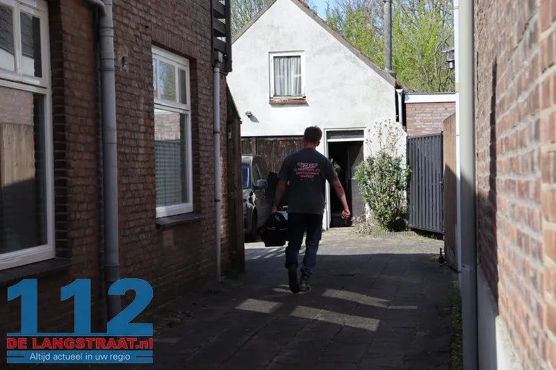 Politie-inval op Tweede Paasdag: Vijf aanhoudingen bij drugsvangst in Grotestraat 7 Politie-inval op Tweede Paasdag: Vijf aanhoudingen bij drugsvangst in Grotestraat 112 De Langstraat