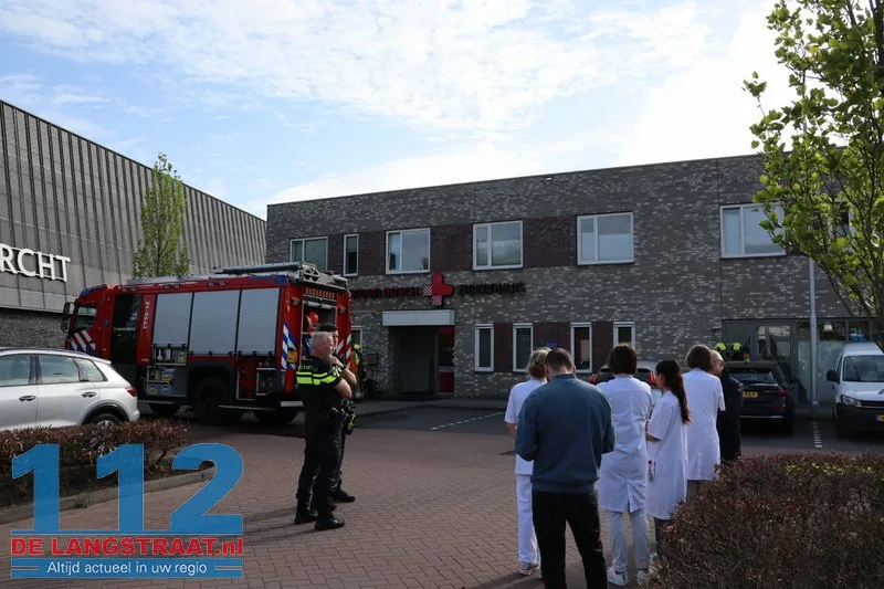 Telefoon vat vlam bij locatie van Jeroen Bosch Ziekenhuis in Drunen, pand ontruimd 2 Telefoon vat vlam bij locatie van Jeroen Bosch Ziekenhuis in Drunen, pand ontruimd 112 De Langstraat