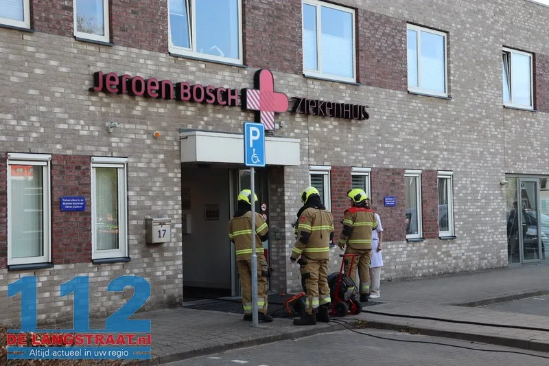 Telefoon vat vlam bij locatie van Jeroen Bosch Ziekenhuis in Drunen, pand ontruimd 12 Telefoon vat vlam bij locatie van Jeroen Bosch Ziekenhuis in Drunen, pand ontruimd 112 De Langstraat