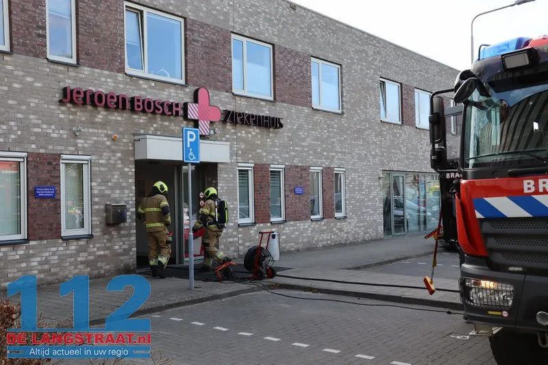 Telefoon vat vlam bij locatie van Jeroen Bosch Ziekenhuis in Drunen, pand ontruimd 13 Telefoon vat vlam bij locatie van Jeroen Bosch Ziekenhuis in Drunen, pand ontruimd 112 De Langstraat
