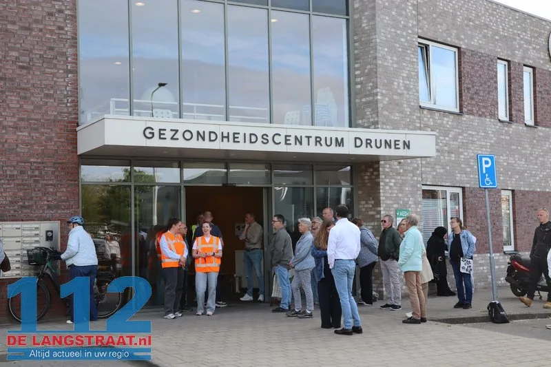 Telefoon vat vlam bij locatie van Jeroen Bosch Ziekenhuis in Drunen, pand ontruimd 17 Telefoon vat vlam bij locatie van Jeroen Bosch Ziekenhuis in Drunen, pand ontruimd 112 De Langstraat