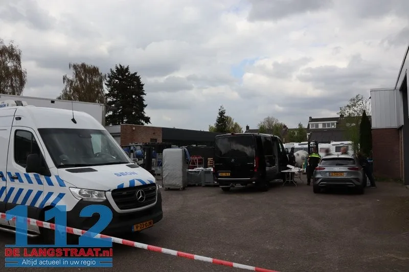 Politie treft drugslab aan na voertuigcontrole in Loon op Zand 2 Politie treft drugslab aan na voertuigcontrole in Loon op Zand 112 De Langstraat