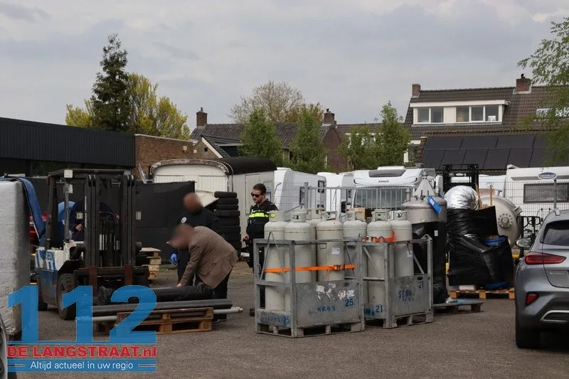 Politie treft drugslab aan na voertuigcontrole in Loon op Zand 29 Politie treft drugslab aan na voertuigcontrole in Loon op Zand 112 De Langstraat