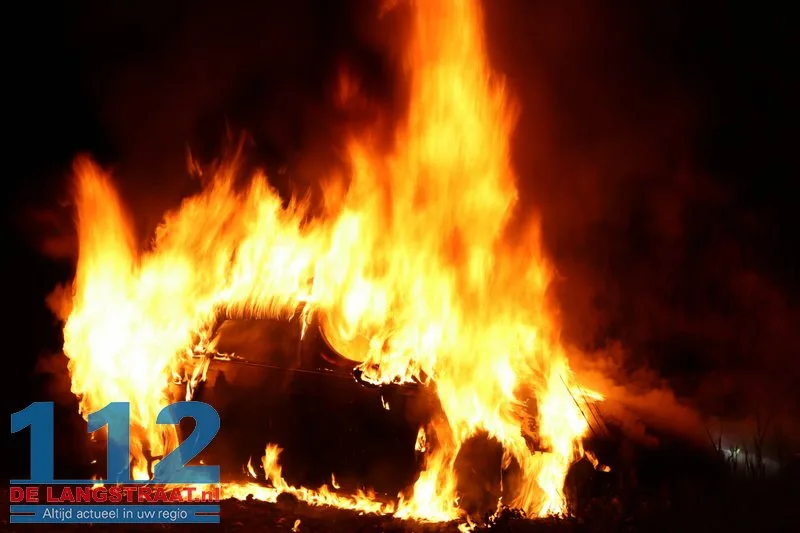 Exclusieve Audi RS6 volledig uitgebrand na crash op Prof. Asserweg Waalwijk 112 De Langstraat