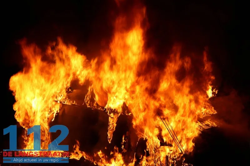 Exclusieve Audi RS6 volledig uitgebrand na crash op Prof. Asserweg Waalwijk 112 De Langstraat