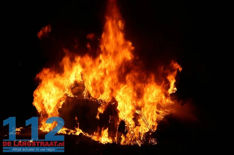 Exclusieve Audi RS6 volledig uitgebrand na crash op Prof. Asserweg Waalwijk 112 De Langstraat