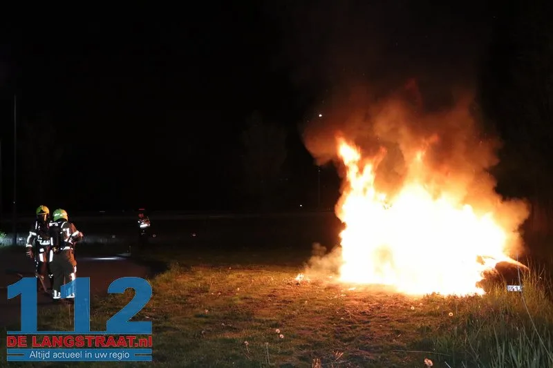 Exclusieve Audi RS6 volledig uitgebrand na crash op Prof. Asserweg Waalwijk 112 De Langstraat