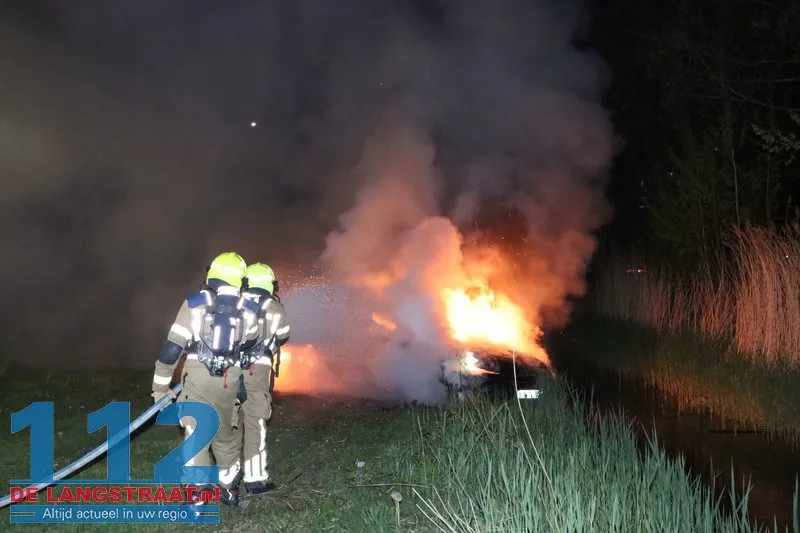 Exclusieve Audi RS6 volledig uitgebrand na crash op Prof. Asserweg Waalwijk 112 De Langstraat