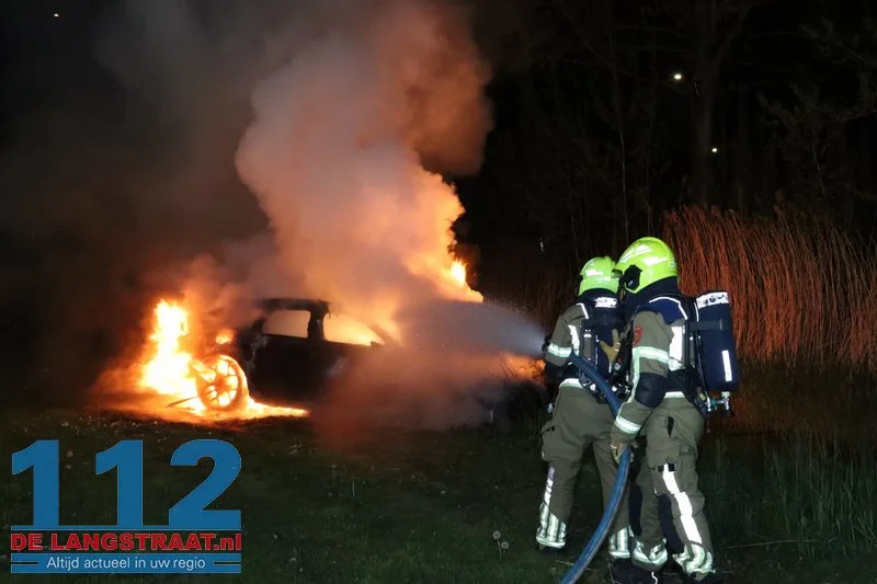 Exclusieve Audi RS6 volledig uitgebrand na crash op Prof. Asserweg Waalwijk 112 De Langstraat