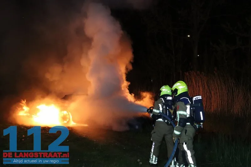 Exclusieve Audi RS6 volledig uitgebrand na crash op Prof. Asserweg Waalwijk 112 De Langstraat