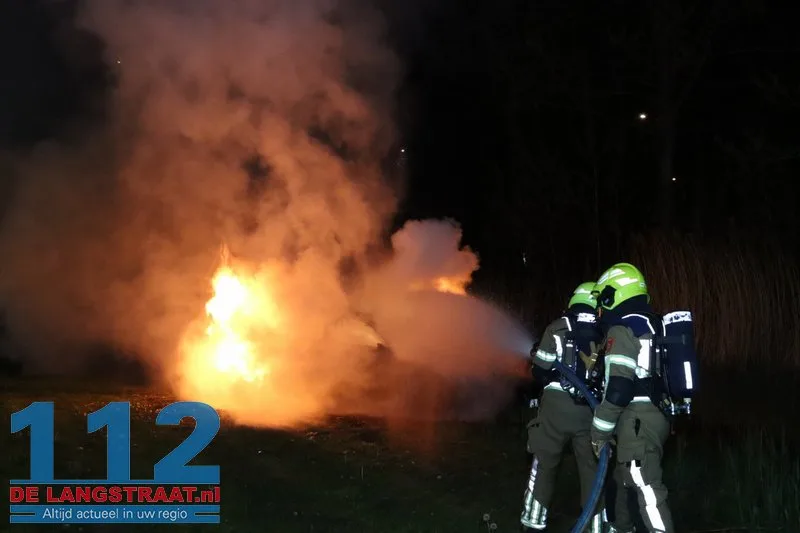 Exclusieve Audi RS6 volledig uitgebrand na crash op Prof. Asserweg Waalwijk 112 De Langstraat