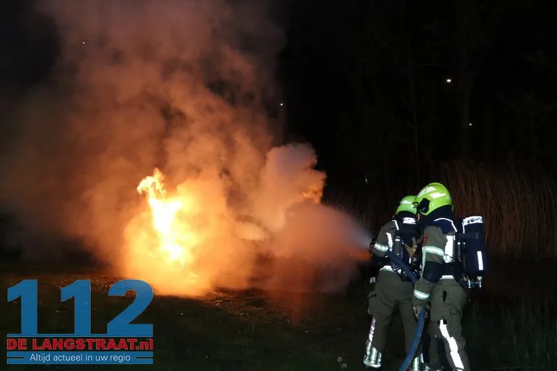 Exclusieve Audi RS6 volledig uitgebrand na crash op Prof. Asserweg Waalwijk 112 De Langstraat