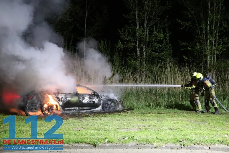 Exclusieve Audi RS6 volledig uitgebrand na crash op Prof. Asserweg Waalwijk 112 De Langstraat