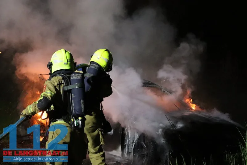Exclusieve Audi RS6 volledig uitgebrand na crash op Prof. Asserweg Waalwijk 112 De Langstraat
