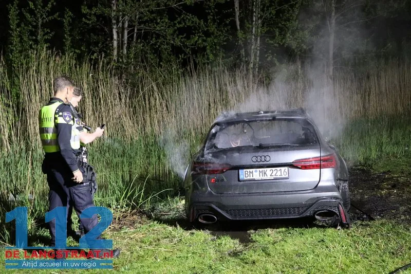 Exclusieve Audi RS6 volledig uitgebrand na crash op Prof. Asserweg Waalwijk 112 De Langstraat