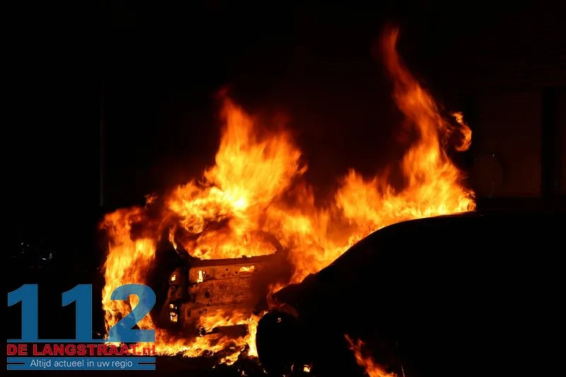 Twee auto's gaan in vlammen op Monseigneur Völkerstraat Kaatsheuvel 112 De Langstraat