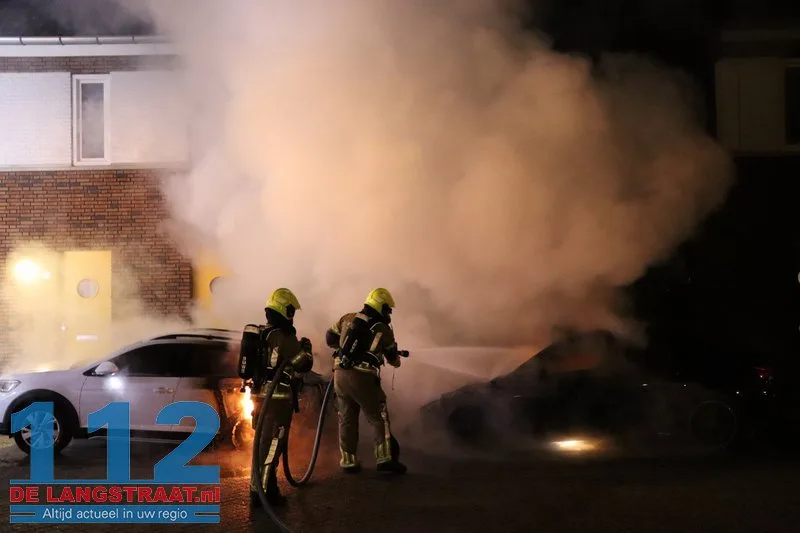 Twee auto's gaan in vlammen op Monseigneur Völkerstraat Kaatsheuvel 112 De Langstraat