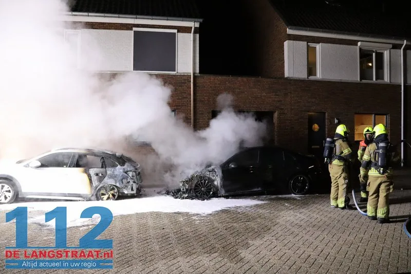 Twee auto's gaan in vlammen op Monseigneur Völkerstraat Kaatsheuvel 112 De Langstraat