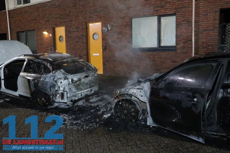 Twee auto's gaan in vlammen op Monseigneur Völkerstraat Kaatsheuvel 112 De Langstraat